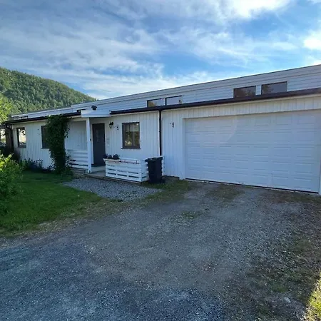 Koselig Hus Til Leie Pa I Vesteralen ストクマークネス